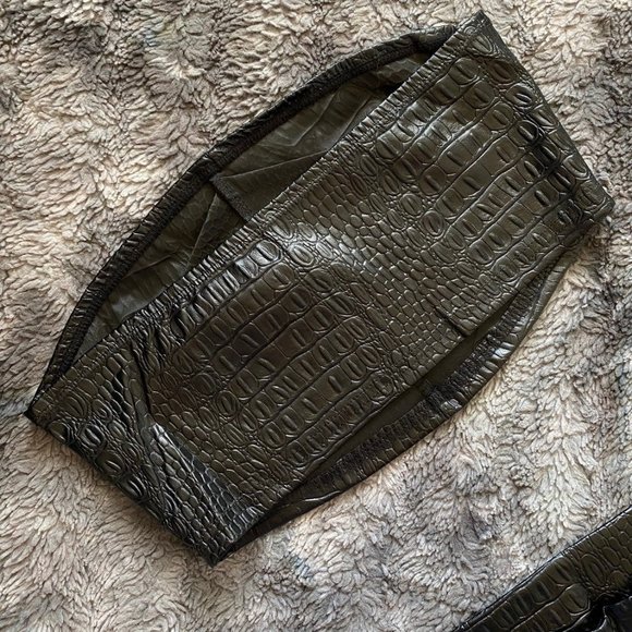 Bite Back Vegan Leather Croc Set - Picture 6 of 10